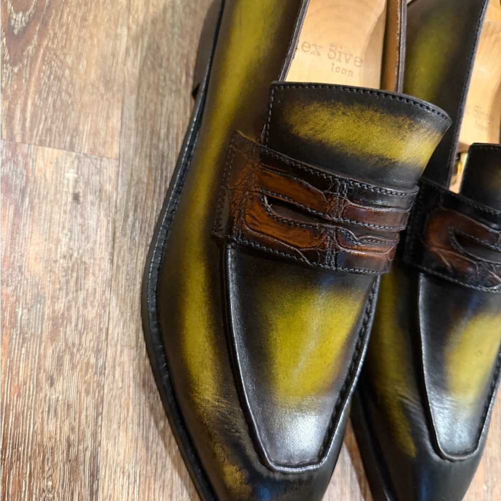 Iconic Green and Brown Leather Loafers - Picture 3 of 4